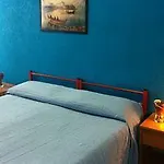 韦尔巴尼亚青年旅馆 旅馆 *