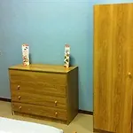 韦尔巴尼亚青年旅馆 *