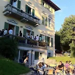 韦尔巴尼亚青年旅馆 旅馆 *